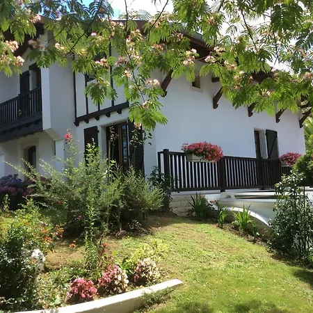 Agur * Villefranque (Pyrenees-Atlantiques)